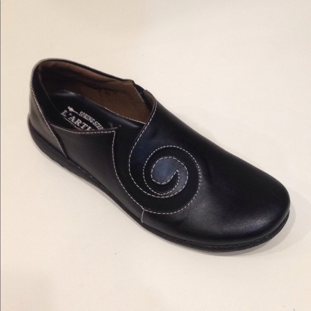 L' Artiste Black Saddle Leather with Elastic Swirl